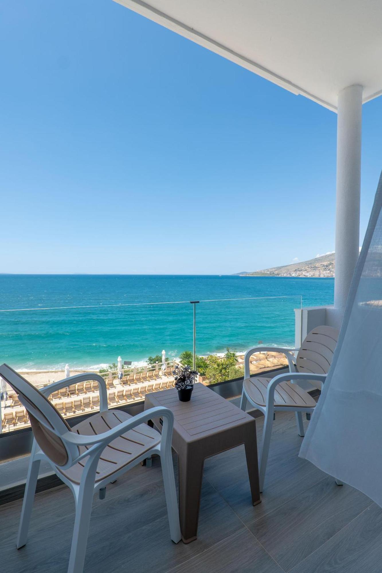 Hotel Emblem Sarandë Exterior foto